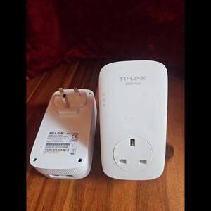 TP-LINK TL-PA9020P AV2000 2-Port Gigabit Passthrough Powerline Single Adapter UK